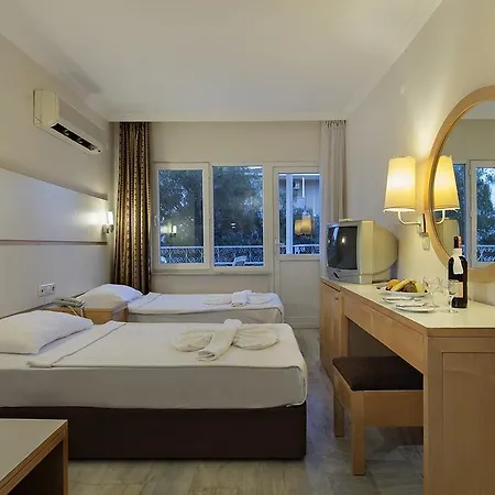 Otel Larissa Club 4*