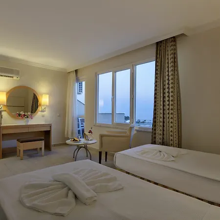 Larissa Club Otel 4*